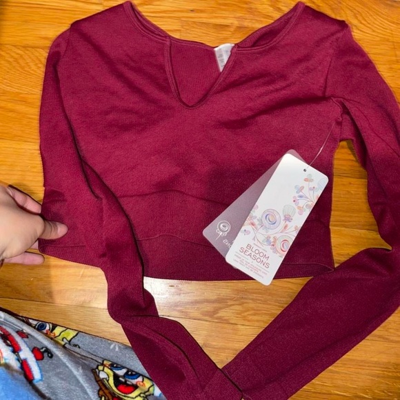 Burgundy Long Sleeve Crop Top - Picture 2 of 4